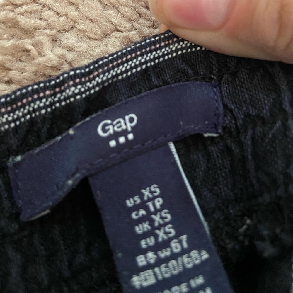 Gap Women’s Shorts - Picture 2 of 3